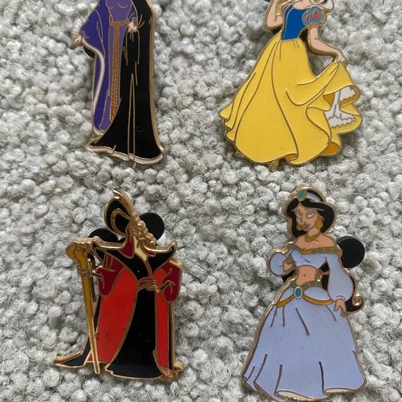 2002 vintage Disney Princess and villain Enamel Pin Collection - Multicolor - Picture 2 of 2